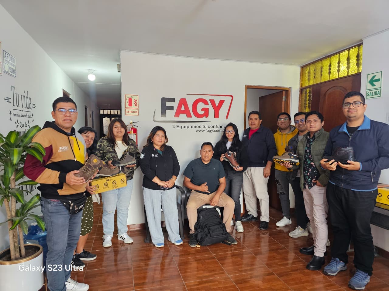Fachada de la oficina principal de FAGY Perú en San Juan de Lurigancho