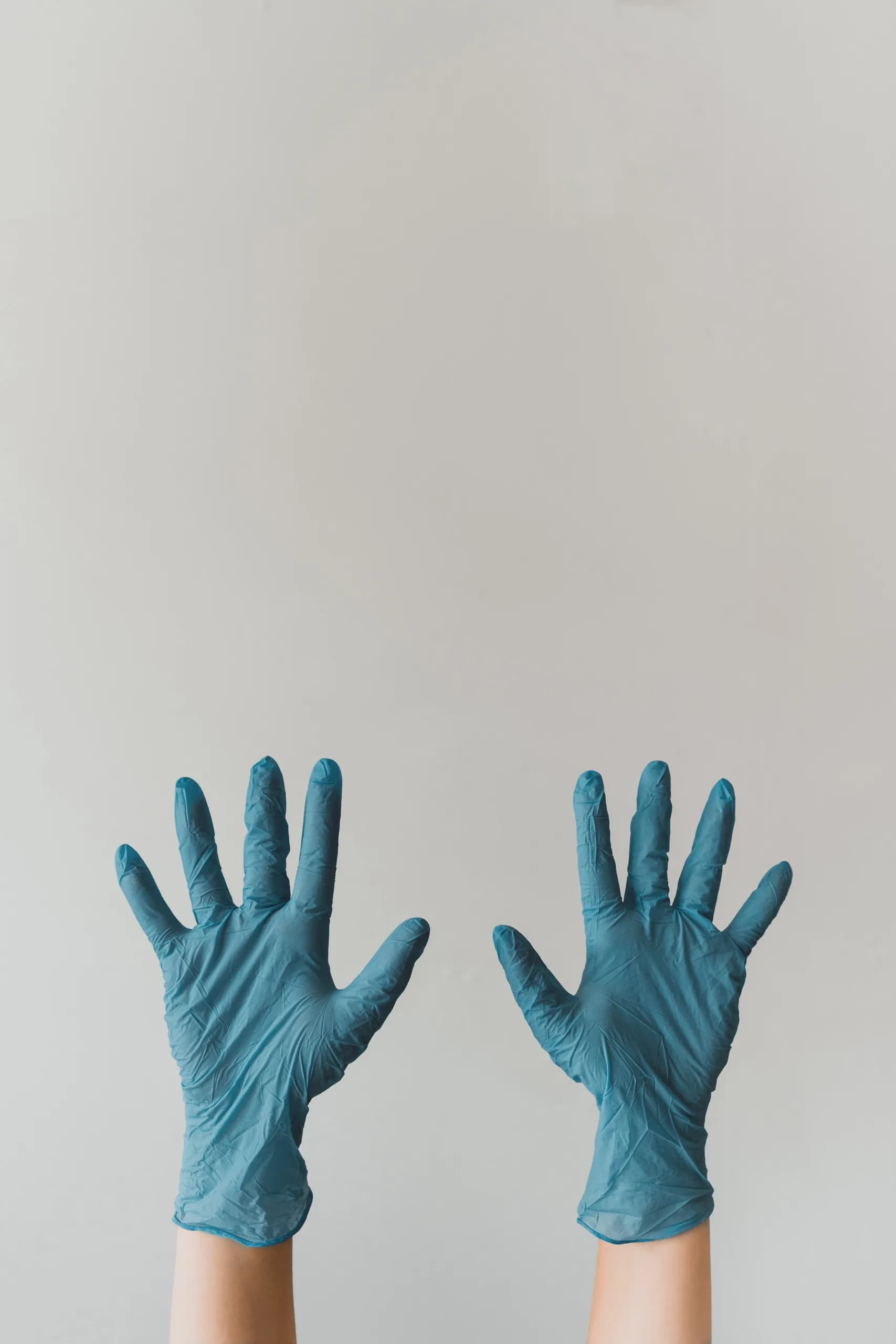 Todo lo que necesitas saber sobre los guantes dieléctricos de media, baja y alta tensión